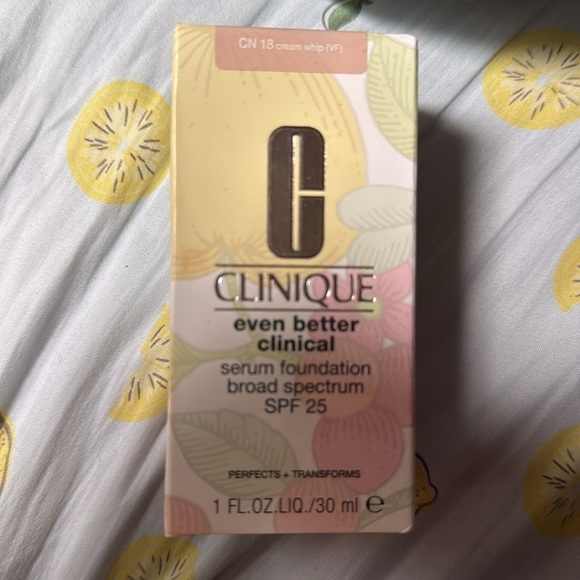 Clinique even better serum foundation spf 25 CN 18 - Picture 3 of 3